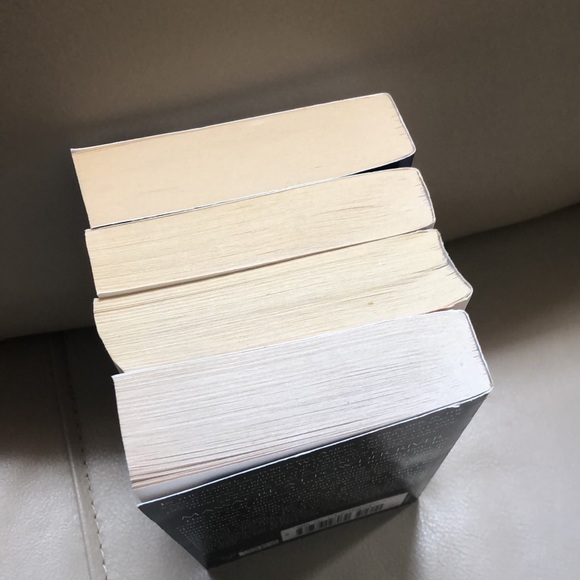 4 Johnstone western paperback books - Picture 9 of 9